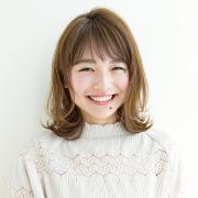 気負わずキュートな外ハネミディアムなら、男女両ウケ間違いなし！ | マキアオンライン（