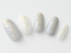 【365日ネイル】流行の淡いトーンファッションとネイルをリンク！ニュアンス美人な乳白色