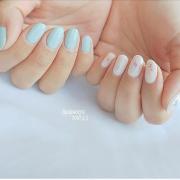 独特の雰囲気がたまらない♡この季節にぴったりアシメネイル