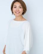 シンプルなショートボブを簡単ヘアアレンジでふわっと華やかに！【髪コンプレックス解消