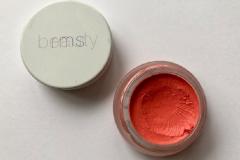 ナチュラルに血色アップ！敏感肌でも使いやすい低刺激なチーク3選