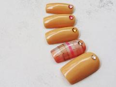 ネイル【 ゴールド】デザイン17選│ゴールドラメ・ゴールドライン・スタッズなど、おすす