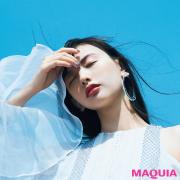 鈴木えみさんの夏メイクは“ラベンダー”がキーカラー！ 青空に映えるメイクセッション