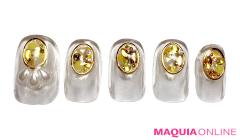 ストーンの輝きを詰め込んだ、華やかジューシーな「レモン」ネイル | マキアオンライン（