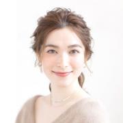 ゴムさえあれば完成！ リラクシーで崩れにくい「2連くるりんぱ」アレンジ | lMAQUIA