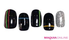 ネオンラインが光る、スタイリッシュな「スポーティー」ネイル | lMAQUIA