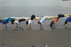 子供でもできる！パートナーヨガで楽しく身体を伸ばす方法♡