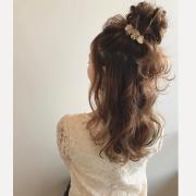すぐできて可愛い！“崩し”を効かせた「大人ハーフアップお団子」 - LOCARI（ロカリ）