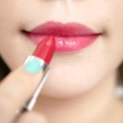 たったひと手間！色持ちや肌浮きなど【リップメイクの4大お悩み】解決法