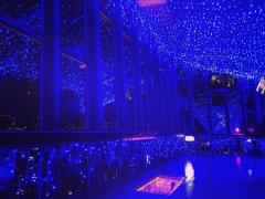 夏の青い空間。東京タワー「天の川イルミネーション」が素敵！ - LOCARI（ロカリ）