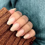 プラスαがお洒落の秘訣♡ワンポイントが光る“ベージュネイル”特集 - LOCARI（ロカリ）