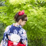 ３秒で可愛くなれる♡ お呼ばれヘアにも◎の「咲き編みシュシュ」って何？ - LOCARI（ロカリ