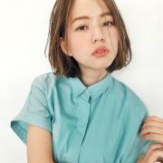 シャープな毛流れが涼しげな、ハイライトたっぷりのコンパクトボブ | マキアオンライン（