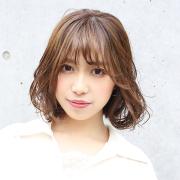 グラデーションハイライトを効かせた強めカールボブで、夏を先取り！ | マキアオンライン