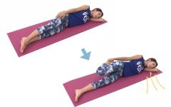 寝る前1分で美しい体を目指す！寝転がりながらできる簡単ストレッチ