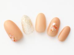 【365日ネイル】ベージュネイルにビタミンカラーのアクセントで週の後半戦も元気に！ |