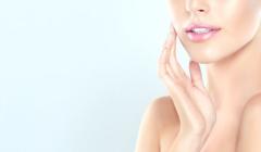 透き通るような肌に！ 透明感を引き出すベースメイク術