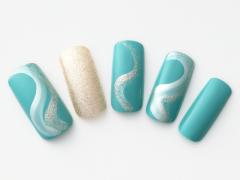 【365日ネイル】注目のグリーン×ミックスラメで休日のおしゃれをクラスアップ！ |