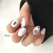 涼しげで上品な指先に♡ 大人の女性に似合う「ホワイトネイル」８選 - LOCARI（ロカリ）