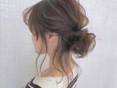  おくれ毛で胸キュンポイントアップ♡彼を落とすお団子ヘア8選 - LOCARI（ロカリ）