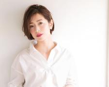 ショートヘアの簡単イメチェン｜梅雨の湿気による髪の広がりをカバー！ |