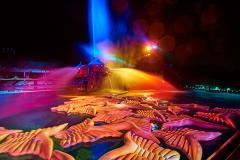 東京サマーランド、ナイトプールに“世界の絶景”が出現！幻想的な光の空間で世界旅行