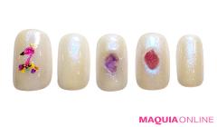 手描きがほっこりかわいい、シンプルさが新鮮な「フラミンゴ」ネイル | マキアオンライン