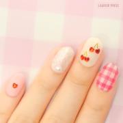 今年っぽ♡ シールでできるギンガムチェック×さくらんぼネイル【動画あり】