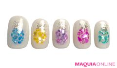 カラフルなシェルで夏感上がる、トロピカルな「パイナップル」ネイル | マキアオンライン