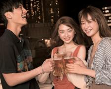 イヴ・サンローランのブルーマスカラで、夏の夜に映えるメイクの完成♪ |