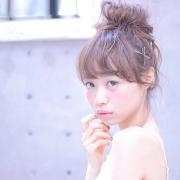 海で濡れても安心♪お団子ヘアで周りの目を引いちゃおう♡