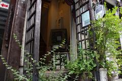 とっておきの “お一人さまカフェ”を高円寺で発見！私語厳禁の「アール座読書館」ってど