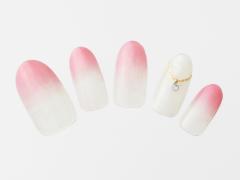 【365日ネイル】指輪ナシでも女っぷりが上がる♪ピンクグラデの上品ビジューネイル |