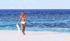  ヴィクシー・モデルも実践♡水着のウエストを魅せる「ヴィーナスのえくぼ」の作り方 -