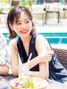 ちょこっと結びで髪の広がりを防止！ プールで映える簡単ヘアアレンジ |