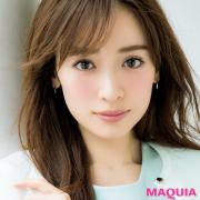 ブルベ肌×夕方4時のメイク直しは、ゴールドパール入りピンクチークで美女復活！ | マキア