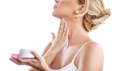 超自然♡「仕込みメイク」で手に入れるアラサーの夏顔 - LOCARI（ロカリ）