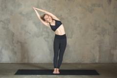 腰周りのお肉を減らす！綺麗なウエストラインに導く「月のポーズ」