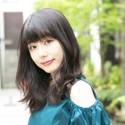 大人っぽさと可愛さを両立！ “〇〇しすぎない”いいとこ取りの最新セミロング | マキアオ
