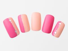 【365日ネイル】夏空に負けないコントラスト！縦ラインでピンク＆ベージュネイルをすっき