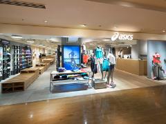 ランステーションを併設した「ASICS RUN TOKYO MARUNOUCHI（アシックスラン東京丸の内）」で皇居ラ