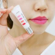 たったひと手間！リップメイクが落ちにくくなる仕込みテクニック♡