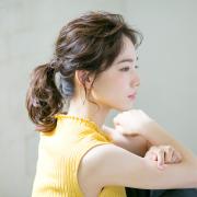 忙しい朝でも簡単！ 首まわりすっきり＆可愛い、ミディアムヘアの軽涼アレンジ | マキアオ