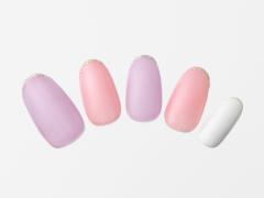 【365日ネイル】質感が夏らしいおしゃれを引き立てる鍵！細ラメフレンチのこなれネイル