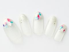 【365日ネイル】夏を満喫するラメグラデ＆シェル…抜け感のある涼やかな手元に |