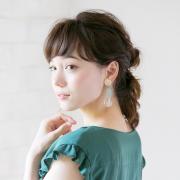 夏っぽい大ぶりイヤリングに似合うヘアアレンジ【ALL300円のプチプラアクセにも注目】 | マ