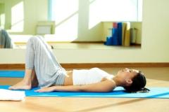 寝ながらぽっこりお腹を解消！自宅で出来るピラティスワーク