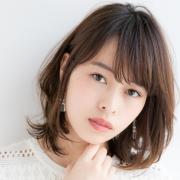 前髪ありの“レイヤーミディ”は、カジュアルと可愛いのイイトコ取りヘア！ |