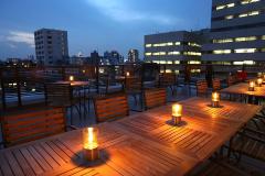 仕事帰りに行きたい「ビアガーデン」TOP10！都心の絶景テラス席からビーチ風まで