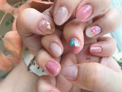 まるで爪に宝石♡ 「ビジューネイル」がトレンド上昇中！ -